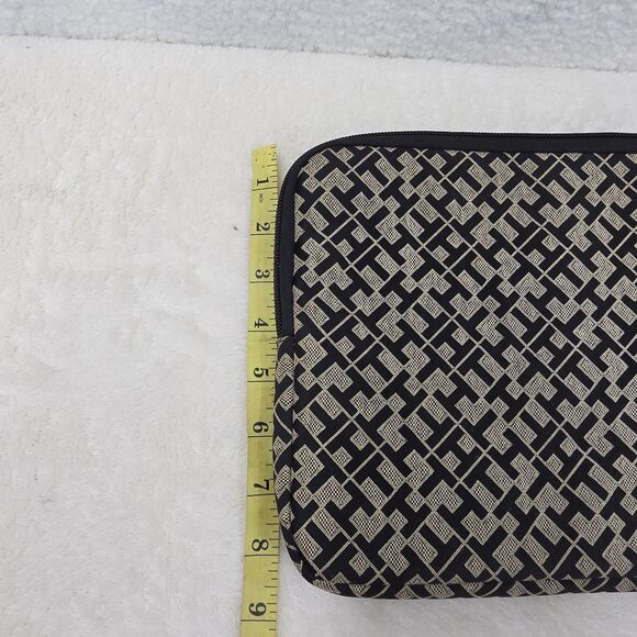Tommy Hilfiger Broadmoor Sleeve iPad/Laptop Case - Picture 6 of 6